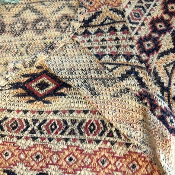 3/$25 Maurice’s Light Weight Knit Aztec V Neck 3/4 Sleeve Southwest Top. Size L - Picture 5 of 11